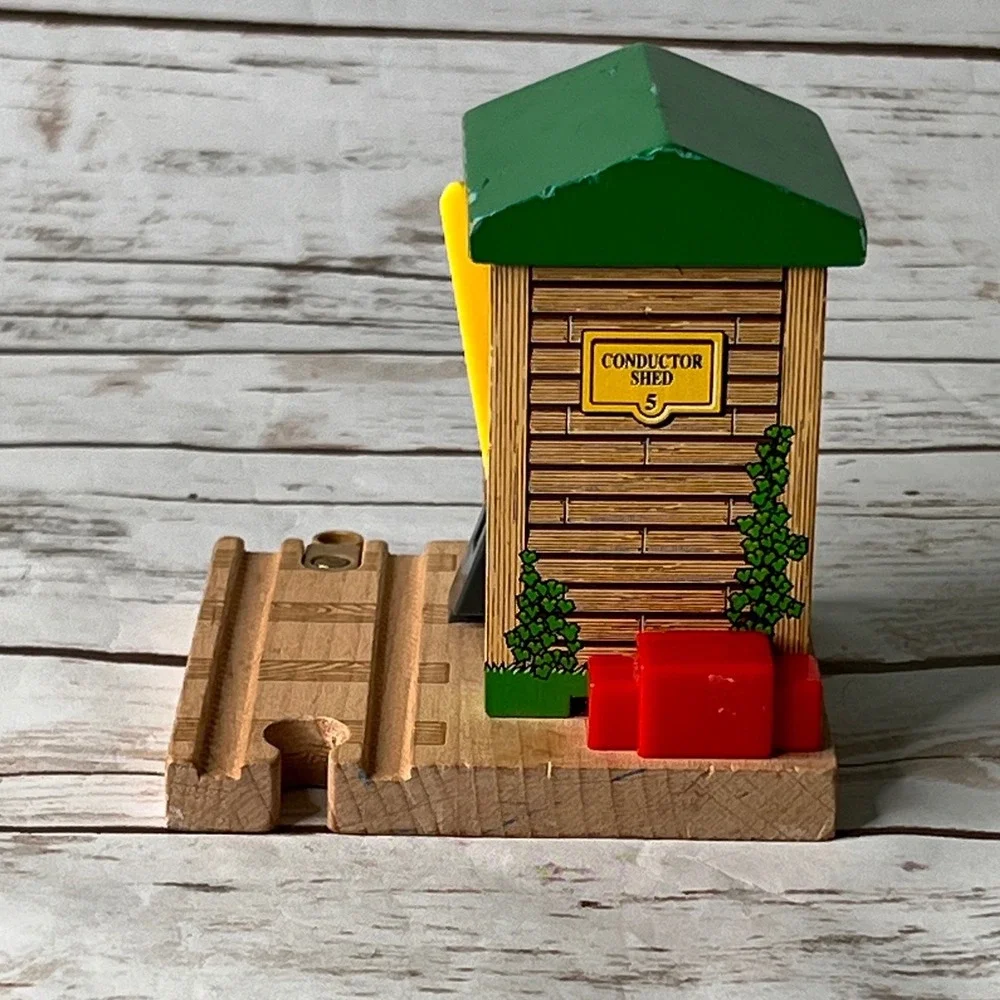 Thomas & Friends Conductor Shed Wooden Railway Accessory Green 2001 OS